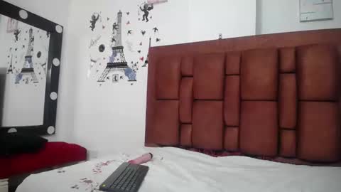 Snapshot of vzafiroper chatting on 02-24-26, 04:21 Zafiroo online show from 02-24-26, 04:21