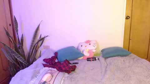 kitty SUPORT ME AND MY BABY SINGLE MOMY online show from 10-03-25, 05:21