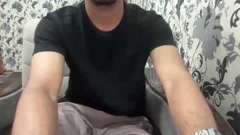 Snapshot of wakeawake chatting on 05-26-26, 02:35 boy1 online show from 05-26-26, 02:35
