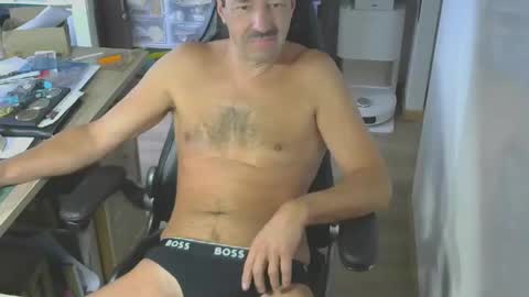 Snapshot of waldo72 chatting on 10-27-25, 10:41 Waldo online show from 10-27-25, 10:41