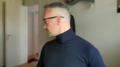 Snapshot of walky78 chatting on 02-06-25, 01:54 walky78 online show from 02-06-25, 01:54