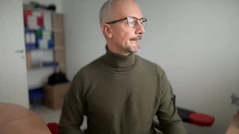 Snapshot of walky78 chatting on 11-25-25, 07:41 walky78 online show from 11-25-25, 07:41