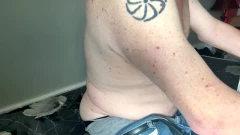 Snapshot of waltbkk chatting on 10-27-25, 05:17 Walter online show from 10-27-25, 05:17