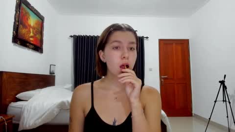 Snapshot of warm_june chatting on 02-11-25, 09:25 June online show from 02-11-25, 09:25