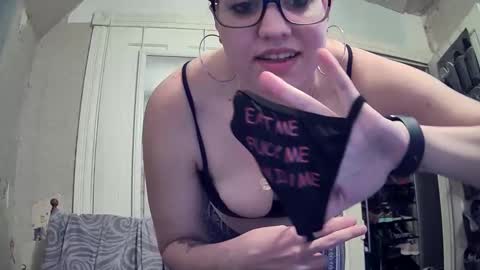 Snapshot of warwhore24 chatting on 02-05-25, 08:25 warwhore24 online show from 02-05-25, 08:25