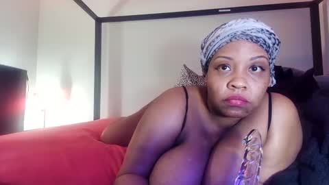 Snapshot of waterfalls69 chatting on 02-09-25, 08:11 LAUREN LUSH online show from 02-09-25, 08:11