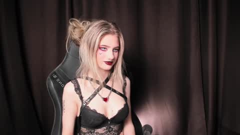 Snapshot of waterfallwoods chatting on 12-15-24, 08:08 waterfallwoods online show from 12-15-24, 08:08