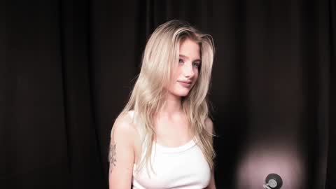 Snapshot of waterfallwoods chatting on 12-19-24, 07:51 waterfallwoods online show from 12-19-24, 07:51