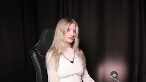 Snapshot of waterfallwoods chatting on 12-21-24, 05:07 waterfallwoods online show from 12-21-24, 05:07