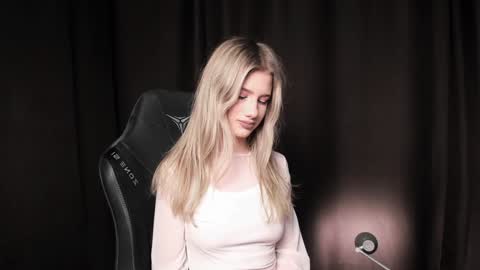 Snapshot of waterfallwoods chatting on 12-22-24, 07:00 waterfallwoods online show from 12-22-24, 07:00