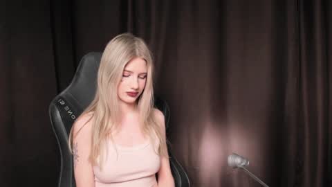 Snapshot of waterfallwoods chatting on 01-11-25, 06:03 waterfallwoods online show from 01-11-25, 06:03