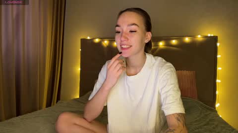 Snapshot of watergirl_ chatting on 12-25-24, 06:41 Im saving up for a new car help me online show from 12-25-24, 06:41