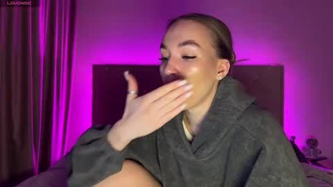 Snapshot of watergirl_ chatting on 03-07-25, 03:08 Im saving up for a new car help me online show from 03-07-25, 03:08