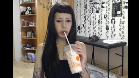 Mina online show from 11-05-25, 07:25