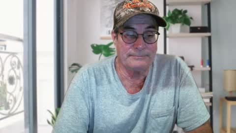 Snapshot of wbfarm chatting on 11-25-25, 01:27 WB Farm online show from 11-25-25, 01:27