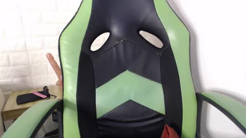 Snapshot of we_n_you chatting on 01-25-25, 12:37 Trixie 3 online show from 01-25-25, 12:37