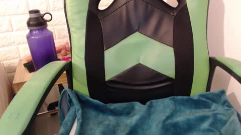 Snapshot of we_n_you chatting on 02-01-25, 12:26 Trixie 3 online show from 02-01-25, 12:26