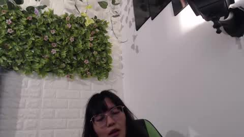 Snapshot of we_n_you chatting on 02-13-25, 01:37 Trixie 3 online show from 02-13-25, 01:37