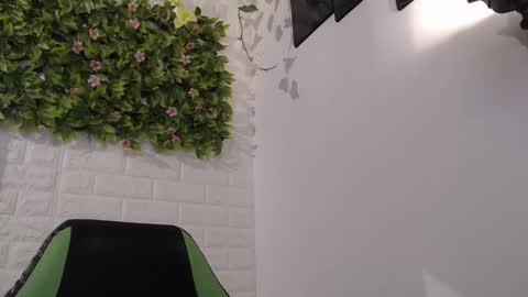 Snapshot of we_n_you chatting on 02-14-25, 11:20 Trixie 3 online show from 02-14-25, 11:20