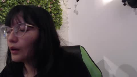 Snapshot of we_n_you chatting on 02-19-25, 01:50 Trixie 3 online show from 02-19-25, 01:50