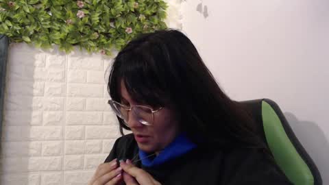 Snapshot of we_n_you chatting on 03-06-25, 05:00 Trixie 3 online show from 03-06-25, 05:00