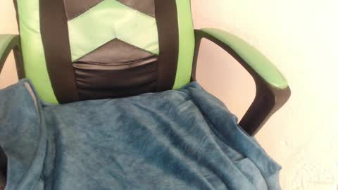 Snapshot of we_n_you chatting on 09-18-25, 01:24 Trixie 3 online show from 09-18-25, 01:24