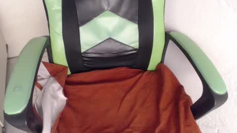 Snapshot of we_n_you chatting on 10-17-25, 02:19 Trixie 3 online show from 10-17-25, 02:19