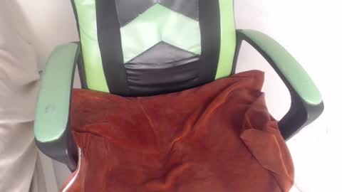 Snapshot of we_n_you chatting on 10-20-25, 01:33 Trixie 3 online show from 10-20-25, 01:33