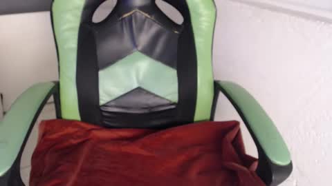 Snapshot of we_n_you chatting on 11-23-25, 04:29 Trixie 3 online show from 11-23-25, 04:29