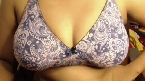 mina online show from 04-19-26, 04:06