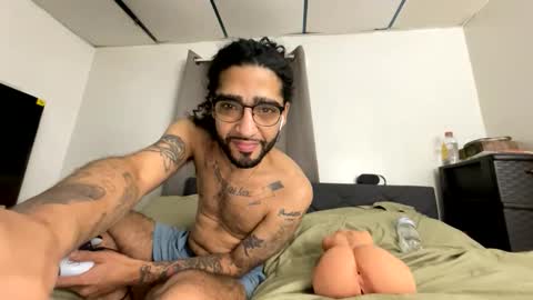 Snapshot of webthrow chatting on 10-24-25, 08:11 ShootingWebs online show from 10-24-25, 08:11