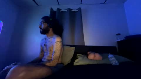 Snapshot of webthrow chatting on 11-14-25, 08:35 ShootingWebs online show from 11-14-25, 08:35