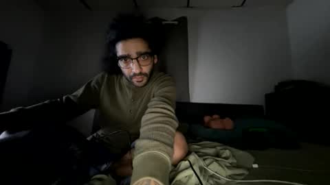 Snapshot of webthrow chatting on 11-30-25, 05:11 ShootingWebs online show from 11-30-25, 05:11