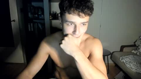 Snapshot of wee_willy_winky chatting on 06-12-26, 10:19 wee_willy_winky online show from 06-12-26, 10:19