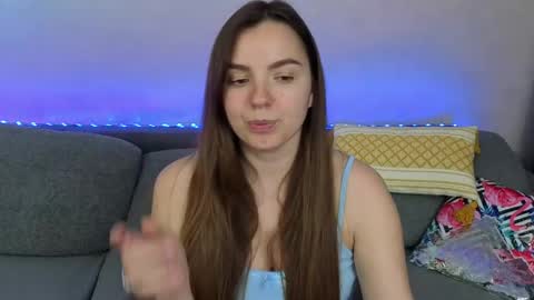 Snapshot of weird_bird chatting on 05-17-26, 08:12 Weird Bird online show from 05-17-26, 08:12