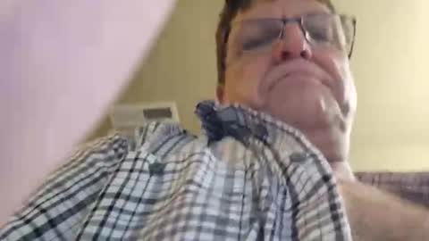 Snapshot of welderod chatting on 10-19-25, 08:20 welderod online show from 10-19-25, 08:20