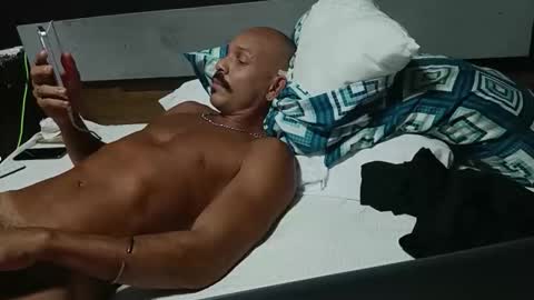 Snapshot of wellcrz chatting on 11-30-25, 01:09 wellcrz online show from 11-30-25, 01:09