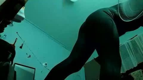 Snapshot of wellhung1899 chatting on 11-26-25, 01:34 wellhung1899 online show from 11-26-25, 01:34