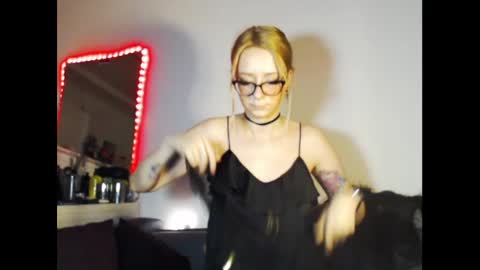 Snapshot of welliza chatting on 01-06-25, 12:37 Liza online show from 01-06-25, 12:37