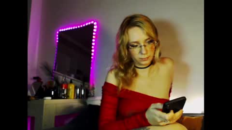 Snapshot of welliza chatting on 01-10-25, 12:17 Liza online show from 01-10-25, 12:17