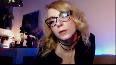 Snapshot of welliza chatting on 02-21-25, 10:04 Liza online show from 02-21-25, 10:04