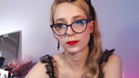 Snapshot of welliza chatting on 03-12-25, 03:57 Liza online show from 03-12-25, 03:57