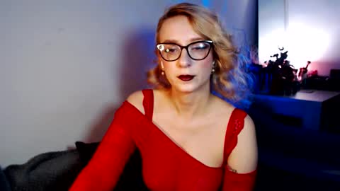 Snapshot of welliza chatting on 10-10-25, 11:37 Liza online show from 10-10-25, 11:37