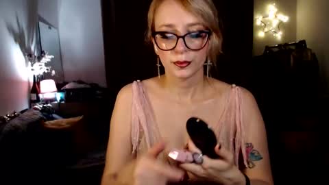 Snapshot of welliza chatting on 11-20-25, 10:42 Liza online show from 11-20-25, 10:42