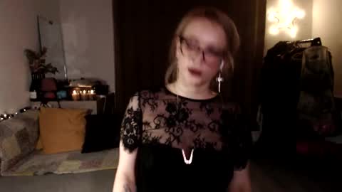 Snapshot of welliza chatting on 11-24-25, 10:42 Liza online show from 11-24-25, 10:42