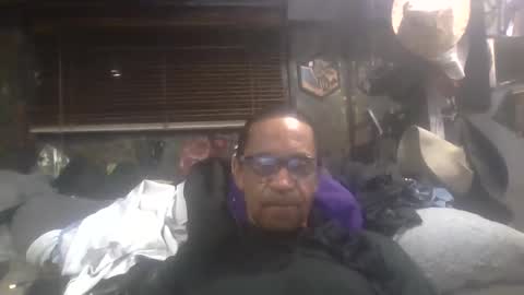 Snapshot of wellsparked chatting on 11-16-25, 09:04 wellsparked online show from 11-16-25, 09:04