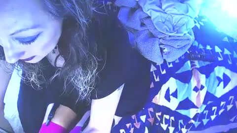 Snapshot of weluvwoman84 chatting on 01-25-25, 01:19 RiZZA and MiKE online show from 01-25-25, 01:19