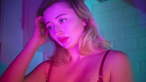 Daisy    online show from 12-06-24, 06:28