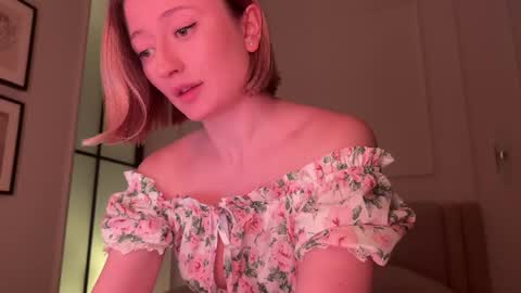 Snapshot of wendy_amber chatting on 06-01-26, 05:14 Daisy online show from 06-01-26, 05:14