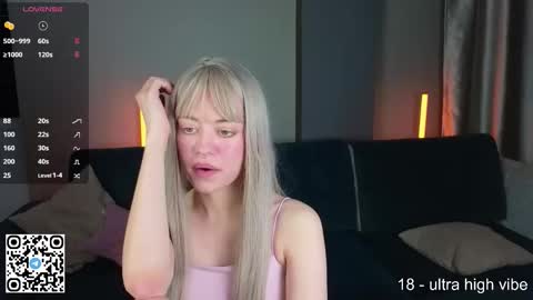 Snapshot of wendylovelylovew chatting on 09-28-25, 01:49 Wendy online show from 09-28-25, 01:49